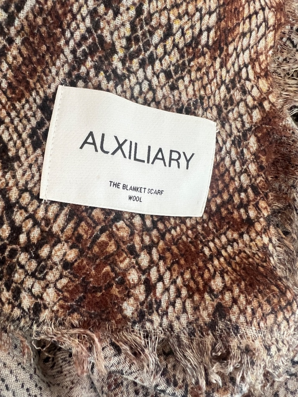 Aritzia/Auxillary 100% Wool Lightweight Blanket Scarf Snakeskin Print 62"x52" - Picture 2 of 9